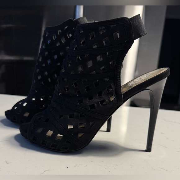 G by Guess Black Cutout Ankle Boots elastic Back Strap 4 inch Heels size 8M - Picture 5 of 10